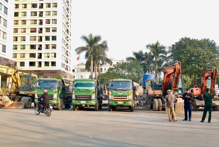 Phường Xuân Đỉnh: Triển khai thu dọn mặt bằng, bảo vệ đất sạch phục vụ Dự án đường số 5 Tây Hồ Tây- Ảnh 1.