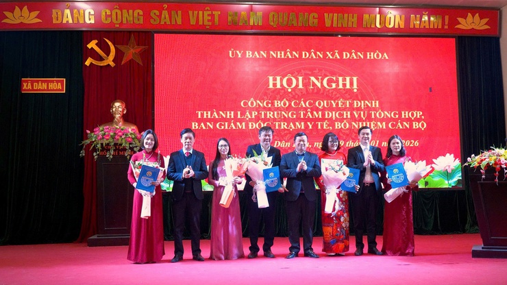  HỘI NGHỊ CÔNG BỐ CÁC QUYẾT ĐỊNH THÀNH LẬP TRUNG TÂM DỊCH VỤ TỔNG HỢP, BAN GIÁM ĐỐC TRẠM Y TẾ VÀ BỔ NHIỆM CÁN BỘ- Ảnh 2.