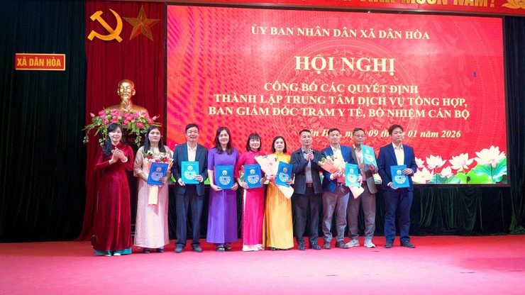  HỘI NGHỊ CÔNG BỐ CÁC QUYẾT ĐỊNH THÀNH LẬP TRUNG TÂM DỊCH VỤ TỔNG HỢP, BAN GIÁM ĐỐC TRẠM Y TẾ VÀ BỔ NHIỆM CÁN BỘ- Ảnh 6.