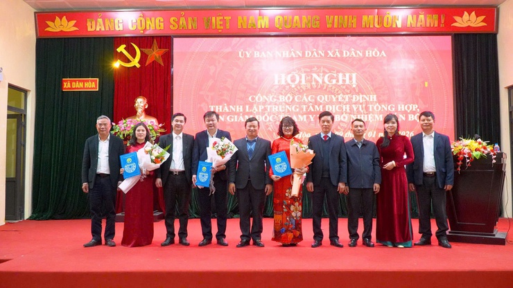  HỘI NGHỊ CÔNG BỐ CÁC QUYẾT ĐỊNH THÀNH LẬP TRUNG TÂM DỊCH VỤ TỔNG HỢP, BAN GIÁM ĐỐC TRẠM Y TẾ VÀ BỔ NHIỆM CÁN BỘ- Ảnh 3.