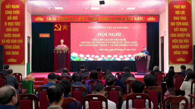  HỘI NGHỊ CÔNG BỐ CÁC QUYẾT ĐỊNH THÀNH LẬP TRUNG TÂM DỊCH VỤ TỔNG HỢP, BAN GIÁM ĐỐC TRẠM Y TẾ VÀ BỔ NHIỆM CÁN BỘ- Ảnh 1.