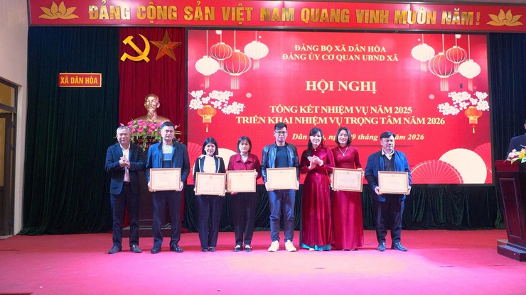 HỘI NGHỊ TỔNG KẾT NHIỆM VỤ NĂM 2025, TRIỂN KHAI NHIỆM VỤ TRỌNG TÂM NĂM 2026
ĐẢNG ỦY CƠ QUAN UBND XÃ DÂN HÒA- Ảnh 6.