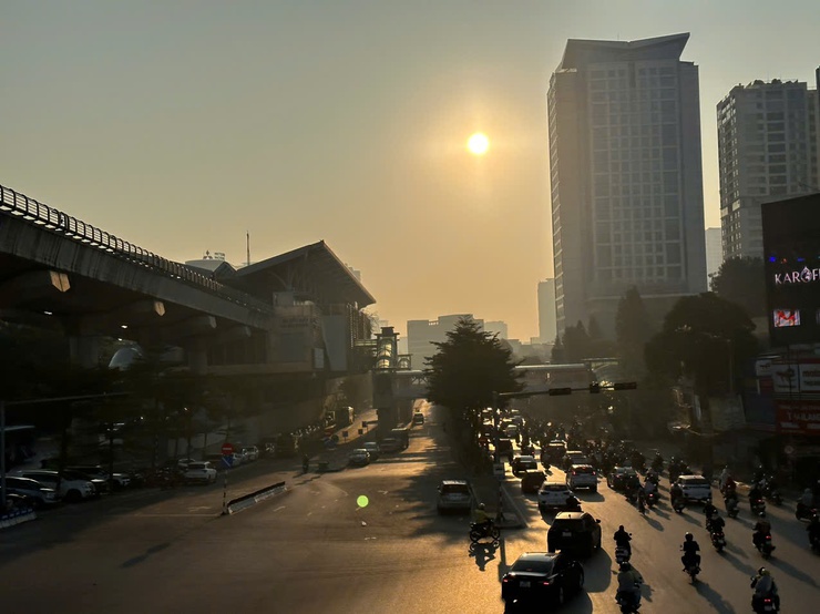 Hà Nội ngày 11/1, ít mây, ngày nắng hanh, đêm không mưa, sáng sớm có sương mù nhẹ, trời rét buốt vào sáng sớm và đêm- Ảnh 1.