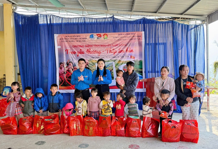 Tuổi trẻ Phú Nghĩa mang “Tết ấm” đến điểm trường vùng cao Pa Sang- Ảnh 4.