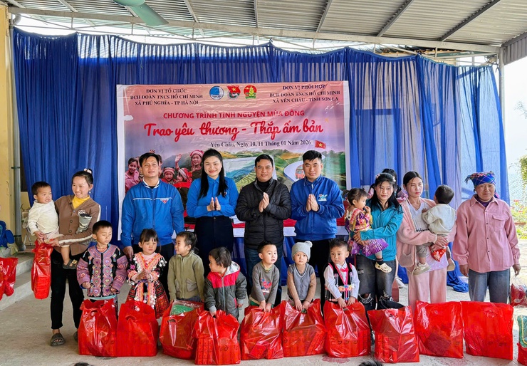 Tuổi trẻ Phú Nghĩa mang “Tết ấm” đến điểm trường vùng cao Pa Sang- Ảnh 5.