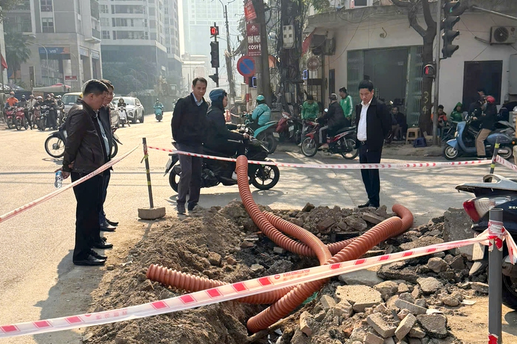 Lãnh đạo phường Thanh Xuân kiểm tra tiến độ dự án mở rộng đường Nguyễn Tuân- Ảnh 2.