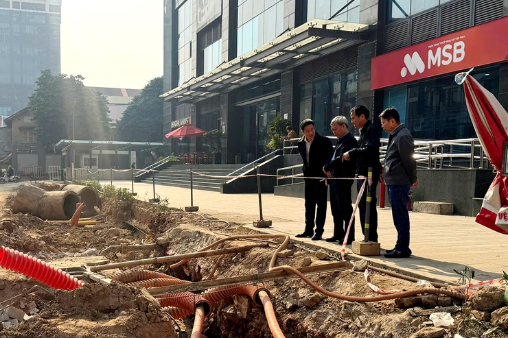 Lãnh đạo phường Thanh Xuân kiểm tra tiến độ dự án mở rộng đường Nguyễn Tuân- Ảnh 1.