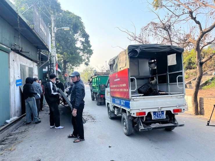 PHƯỜNG LĨNH NAM HOÀN THÀNH GIẢI TỎA 3 CHỢ CÓC, CHỢ TẠM – TỪNG BƯỚC LẬP LẠI TRẬT TỰ ĐÔ THỊ- Ảnh 4.