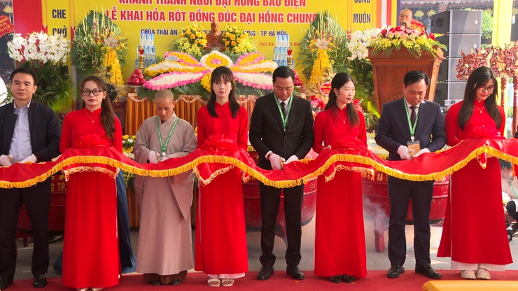 Trang trọng Đại lễ khánh thành Đại Hùng Bảo điện và đúc Đại Hồng Chung chùa Thái Ân thôn Bùi Xá- Ảnh 5.