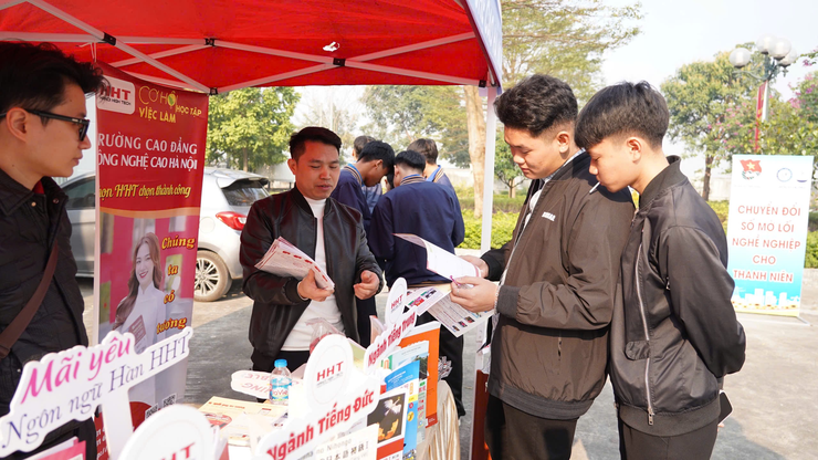 Ngày hội hướng nghiệp xã Yên Lãng năm 2026: Mở hướng đi nghề nghiệp mới cho thanh niên- Ảnh 15.