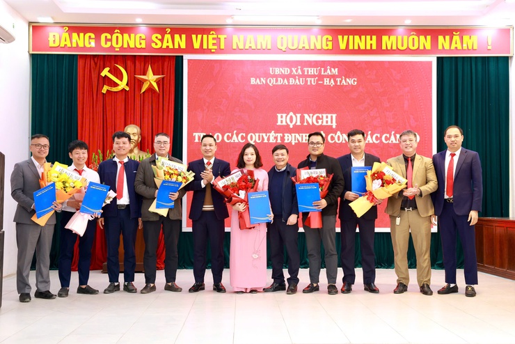Hội nghị Công bố Quyết định thành lập các phòng chuyên môn và trao Quyết định bổ nhiệm các trưởng phòng trực thuộc Ban Quản lý Dự án Đầu tư – Hạ tầng xã Thư Lâm- Ảnh 5.