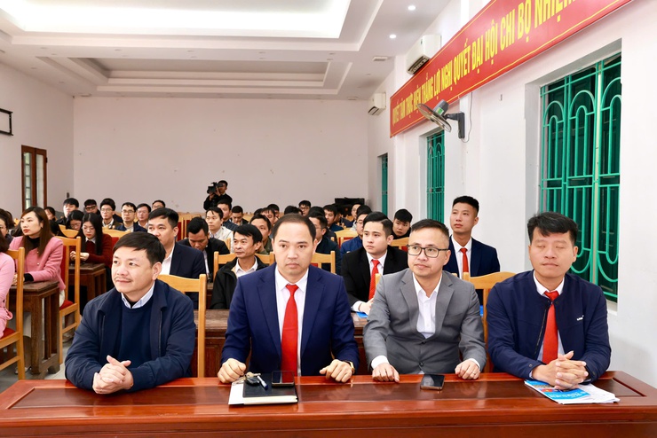 Hội nghị Công bố Quyết định thành lập các phòng chuyên môn và trao Quyết định bổ nhiệm các trưởng phòng trực thuộc Ban Quản lý Dự án Đầu tư – Hạ tầng xã Thư Lâm- Ảnh 3.