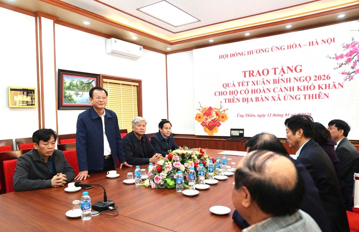 HỘI ĐỒNG HƯƠNG ỨNG HÒA TẠI HÀ NỘI THĂM, TẶNG QUÀ TẾT TẠI XÃ ỨNG THIÊN- Ảnh 3.