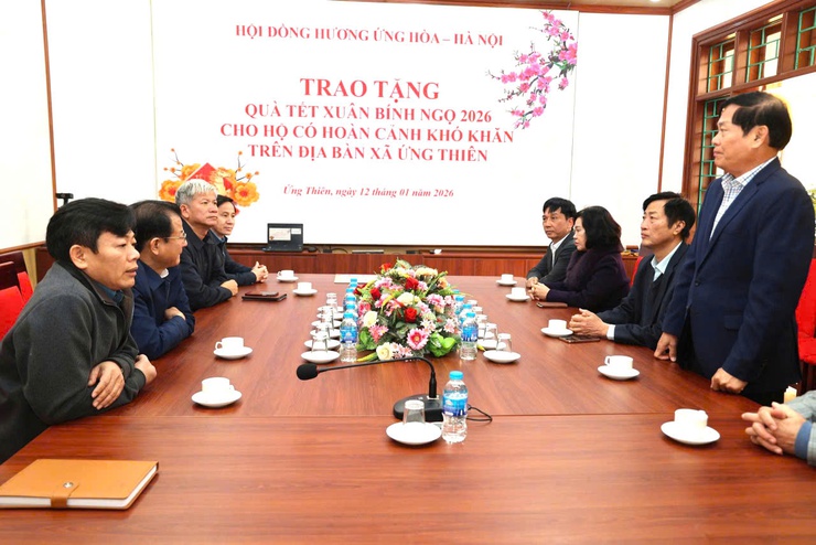 HỘI ĐỒNG HƯƠNG ỨNG HÒA TẠI HÀ NỘI THĂM, TẶNG QUÀ TẾT TẠI XÃ ỨNG THIÊN- Ảnh 2.