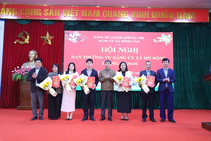 Đảng ủy xã Hồng Vân: Hội nghị Ban Thường vụ Đảng ủy xã mở rộng tháng 01/2026 cho ý kiến và quyết định nhiều nội dung quan trọng- Ảnh 4.