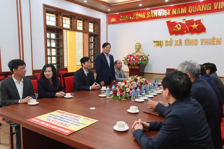 HỘI ĐỒNG HƯƠNG ỨNG HÒA TẠI HÀ NỘI THĂM, TẶNG QUÀ TẾT TẠI XÃ ỨNG THIÊN- Ảnh 1.