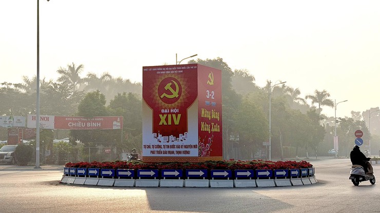 Phường Bồ Đề rực rỡ cờ hoa chào mừng năm mới 2026 và Đại hội XIV của Đảng - Ảnh 11.