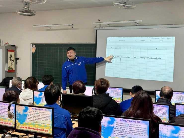 GIA SƯ SỐ: THANH NIÊN ĐỒNG HÀNH CÙNG CÁN BỘ CƠ SỞ TRONG HÀNH TRÌNH CHUYỂN ĐỔI SỐ- Ảnh 1.