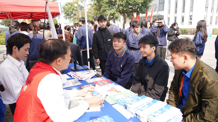 Ngày hội hướng nghiệp xã Yên Lãng năm 2026: Mở hướng đi nghề nghiệp mới cho thanh niên- Ảnh 7.