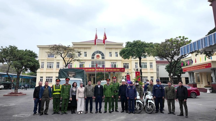 Ban chỉ đạo 197 ra quân giải tỏa vi phạm lấn chiếm lòng đường, vỉa hè, hành lang an toàn giao thông trên địa bàn xã An Khánh- Ảnh 1.