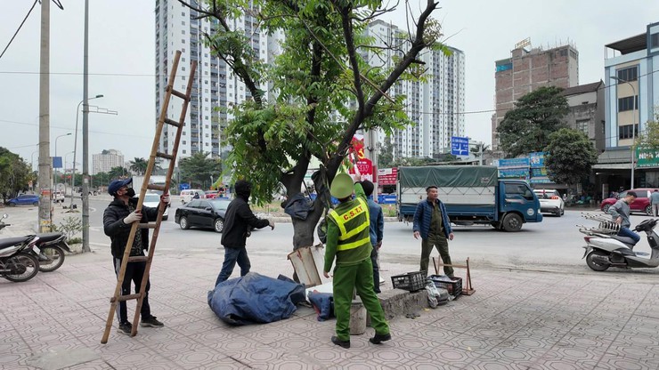 Ban chỉ đạo 197 ra quân giải tỏa vi phạm lấn chiếm lòng đường, vỉa hè, hành lang an toàn giao thông trên địa bàn xã An Khánh- Ảnh 6.