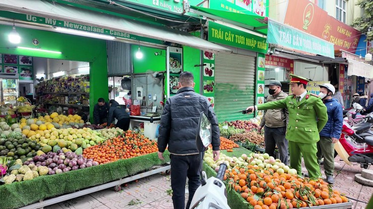 Ban chỉ đạo 197 ra quân giải tỏa vi phạm lấn chiếm lòng đường, vỉa hè, hành lang an toàn giao thông trên địa bàn xã An Khánh- Ảnh 8.