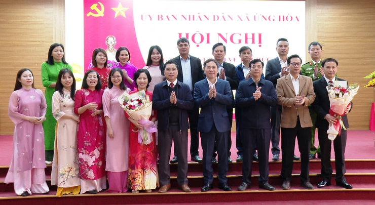 UBND XÃ ỨNG HÒA TỔ CHỨC CÔNG BỐ CÁC QUYẾT ĐỊNH VỀ TỔ CHỨC LẠI ĐƠN VỊ SỰ NGHIỆP CÔNG LẬP VÀ CÔNG TÁC CÁN BỘ- Ảnh 6.