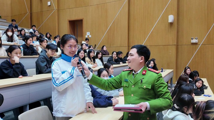 Công an xã An Khánh tuyên truyền phổ biến pháp luật về quản lý vũ khí, vật liệu nổ, công cụ hỗ trợ và pháo- Ảnh 4.