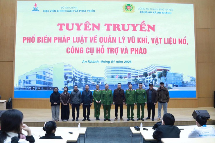 Công an xã An Khánh tuyên truyền phổ biến pháp luật về quản lý vũ khí, vật liệu nổ, công cụ hỗ trợ và pháo- Ảnh 6.