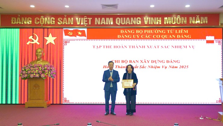Đảng ủy các cơ quan Đảng phường Từ Liêm triển khai nhiệm vụ công tác năm 2026 và khen thưởng các tập thể, cá nhân tiêu biểu- Ảnh 6.