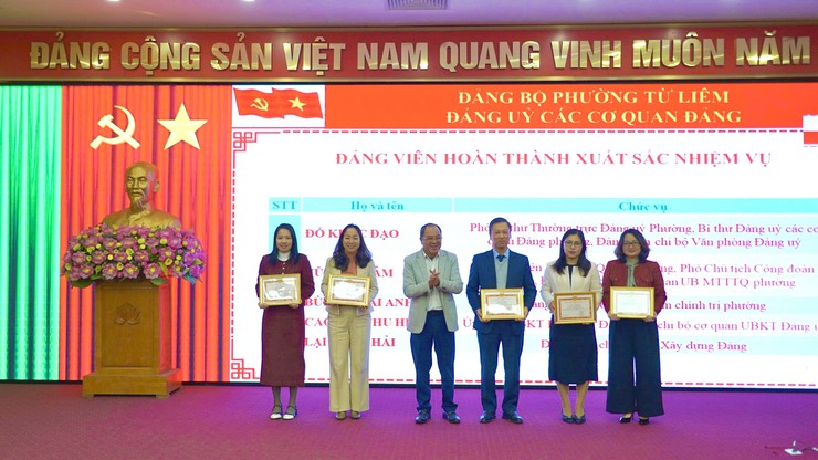 Đảng ủy các cơ quan Đảng phường Từ Liêm triển khai nhiệm vụ công tác năm 2026 và khen thưởng các tập thể, cá nhân tiêu biểu- Ảnh 4.