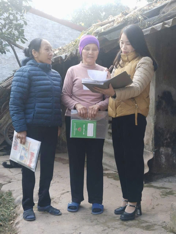 Các tổ chức chính trị – xã hội xã Phúc Lộc tổ chức kiểm tra các tổ vay vốn và hộ vay vốn từ Ngân hàng Chính sách xã hội- Ảnh 1.