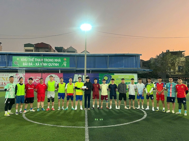 CLB BÓNG ĐÁ THANH NIÊN XÃ THANH TRÌ GIAO LƯU BÓNG ĐÁ VỚI TRƯỜNG CAO ĐẲNG Y KHOA- Ảnh 1.