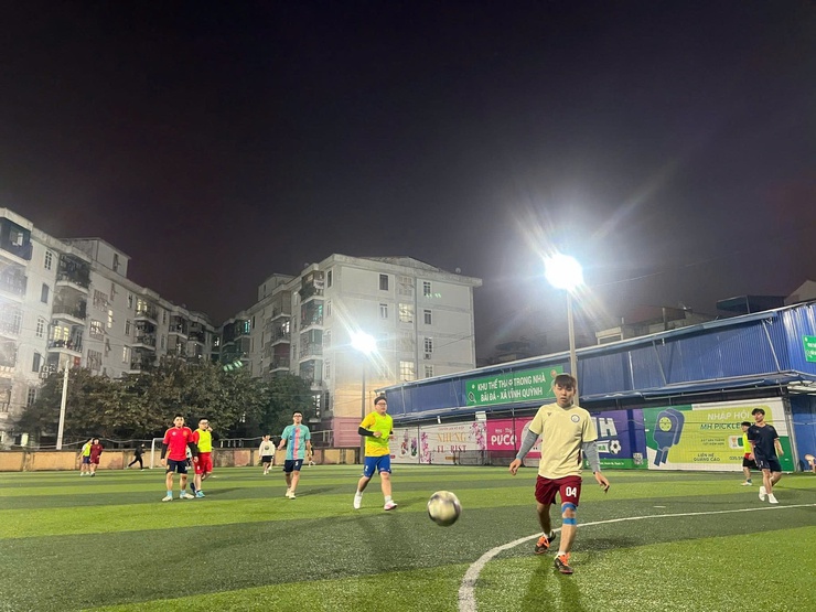 CLB BÓNG ĐÁ THANH NIÊN XÃ THANH TRÌ GIAO LƯU BÓNG ĐÁ VỚI TRƯỜNG CAO ĐẲNG Y KHOA- Ảnh 4.