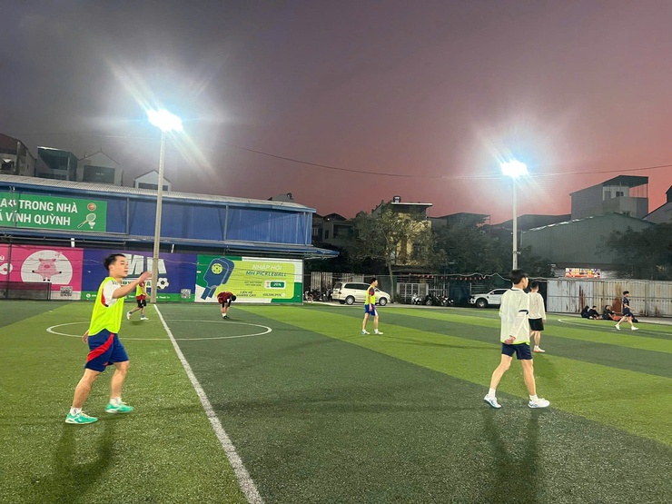 CLB BÓNG ĐÁ THANH NIÊN XÃ THANH TRÌ GIAO LƯU BÓNG ĐÁ VỚI TRƯỜNG CAO ĐẲNG Y KHOA- Ảnh 7.