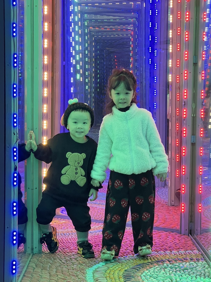 "Nhà gương kỳ ảo" - Trải nghiệm thú vị, hấp dẫn tại công viên Thống Nhất, phường Hai Bà Trưng.- Ảnh 13.