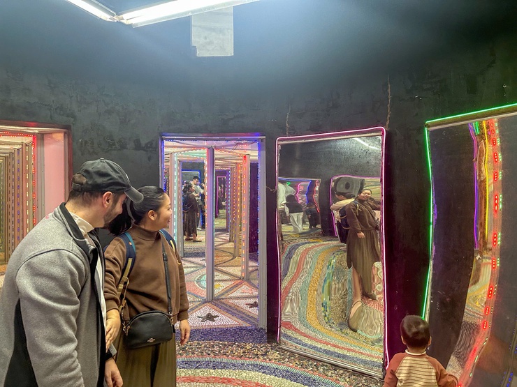 "Nhà gương kỳ ảo" - Trải nghiệm thú vị, hấp dẫn tại công viên Thống Nhất, phường Hai Bà Trưng.- Ảnh 20.