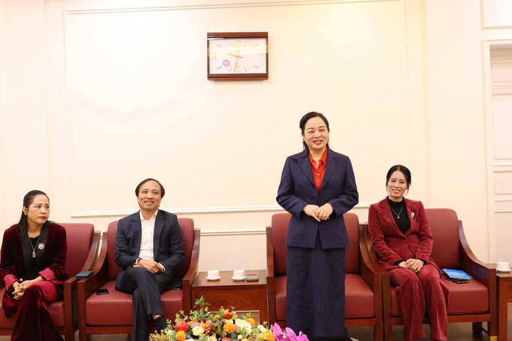 HỘI ĐỒNG HƯƠNG ỨNG HOÀ: TRAO TẶNG 100 TRIỆU ĐỒNG DÀNH TẶNG QUÀ TẾT CHO HỘ CÓ HOÀN CẢNH KHO KHĂN TẠI XÃ VÂN ĐÌNH- Ảnh 1.