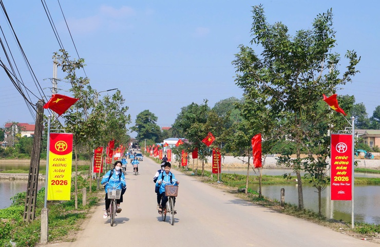 Phú Nghĩa trang hoàng chào mừng Đại hội Đảng lần thứ XIV- Ảnh 1.