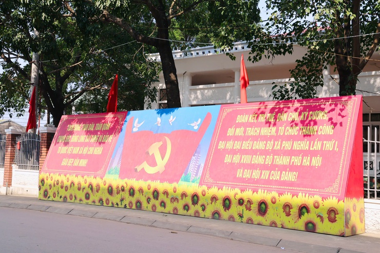 Phú Nghĩa trang hoàng chào mừng Đại hội Đảng lần thứ XIV- Ảnh 3.