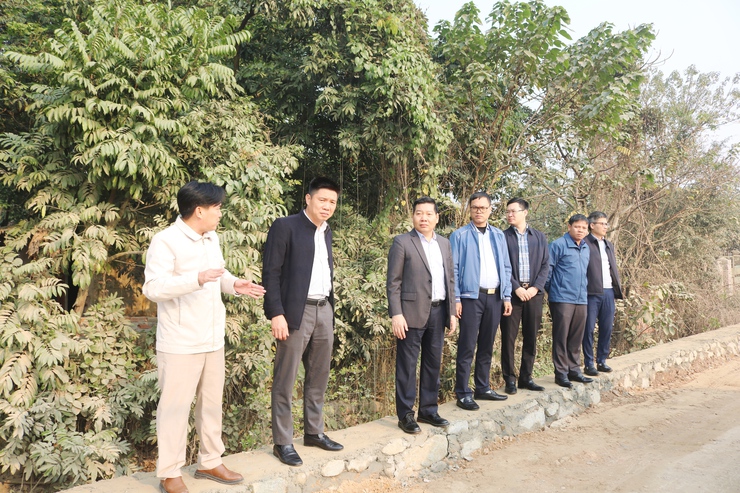 Bí thư Đảng ủy, Chủ tịch HĐND xã Quốc Oai Nguyễn Trường Sơn kiểm tra tiến độ các dự án trọng điểm trên địa bàn- Ảnh 1.