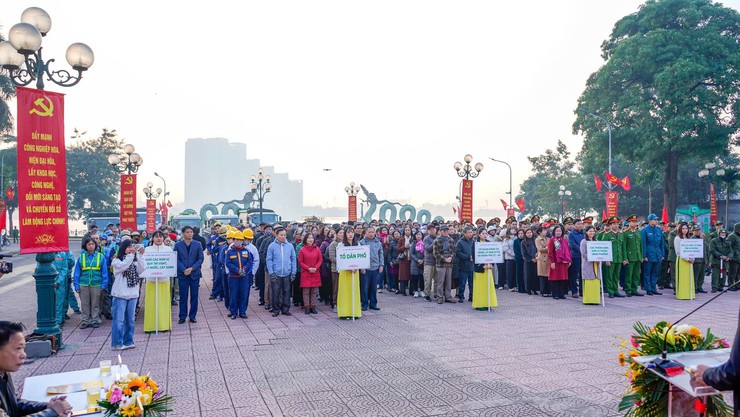 Siết chặt kỷ cương đô thị, vệ sinh môi trường và an toàn thực phẩm dịp Tết Bính Ngọ 2026 tại phường Tây Hồ- Ảnh 1.