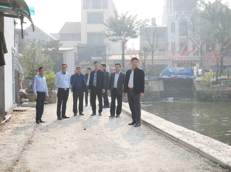 Bí thư Đảng ủy, Chủ tịch HĐND xã Quốc Oai Nguyễn Trường Sơn kiểm tra tiến độ các dự án trọng điểm trên địa bàn- Ảnh 11.