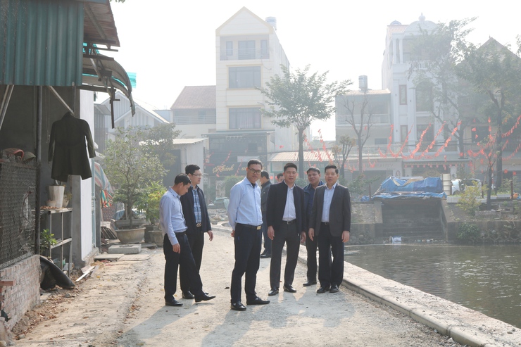 Bí thư Đảng ủy, Chủ tịch HĐND xã Quốc Oai Nguyễn Trường Sơn kiểm tra tiến độ các dự án trọng điểm trên địa bàn- Ảnh 12.