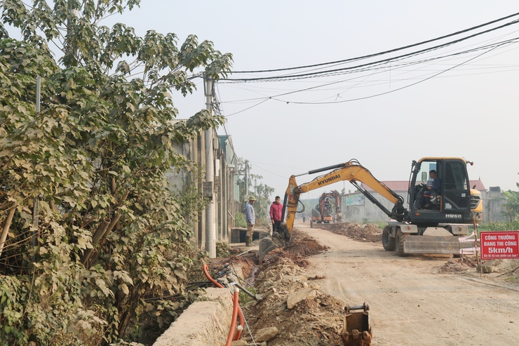 Bí thư Đảng ủy, Chủ tịch HĐND xã Quốc Oai Nguyễn Trường Sơn kiểm tra tiến độ các dự án trọng điểm trên địa bàn- Ảnh 2.