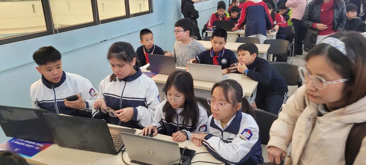 CLB ROBOTICS LÀNG HƯƠNG – THCS HƯƠNG NGẢI GHI DẤU ẤN TẠI FPT SCHOOLS AI & ROBOTICS CHALLENGE 2026- Ảnh 3.