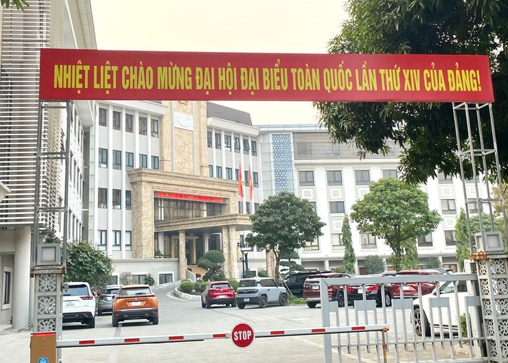 Phường Tây Hồ rực rỡ cờ hoa chào mừng Đại hội Đại biểu toàn quốc lần thứ XIV của Đảng- Ảnh 4.