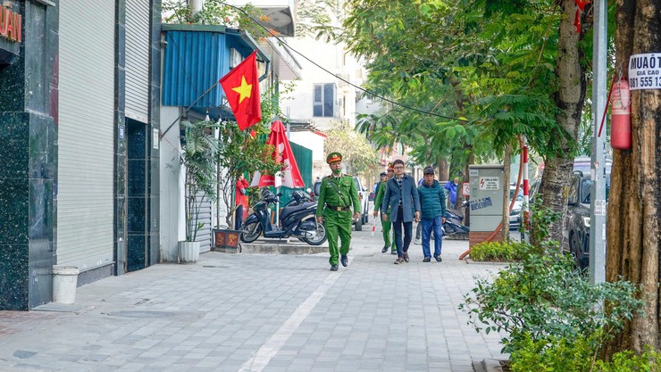 Siết chặt kỷ cương đô thị, vệ sinh môi trường và an toàn thực phẩm dịp Tết Bính Ngọ 2026 tại phường Tây Hồ- Ảnh 6.