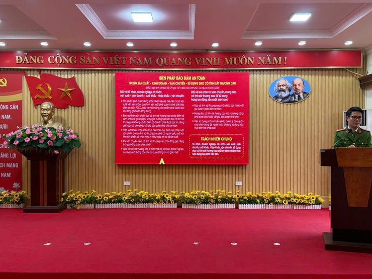 CÔNG AN PHƯỜNG VĂN MIẾU – QUỐC TỬ GIÁM ĐẨY MẠNH TUYÊN TRUYỀN VẬN ĐỘNG THU HỒI VŨ KHÍ, VẬT LIỆU NỔ, CÔNG CỤ HỖ TRỢ TRÊN ĐỊA BÀN PHƯỜNG- Ảnh 2.