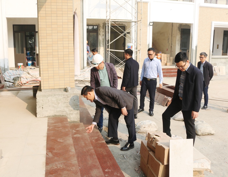 Bí thư Đảng ủy, Chủ tịch HĐND xã Quốc Oai Nguyễn Trường Sơn kiểm tra tiến độ các dự án trọng điểm trên địa bàn- Ảnh 7.